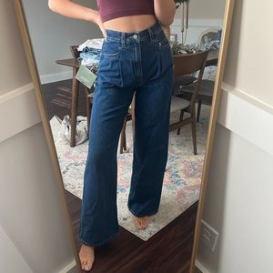 Levi’s High Wasted Loose Jeans